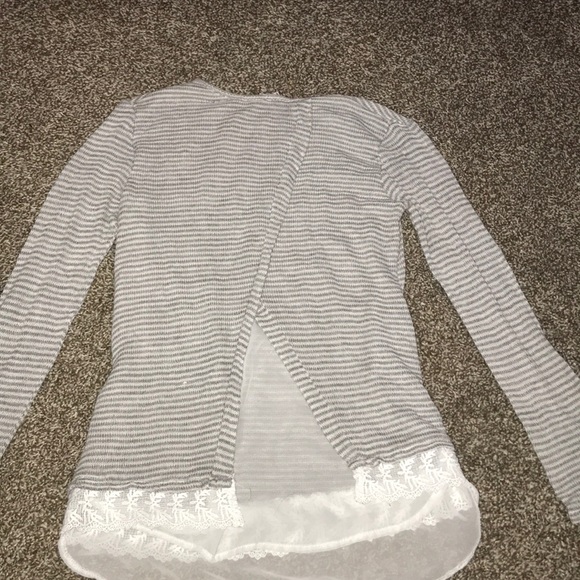 Thin lace long sleeve top - Picture 3 of 3